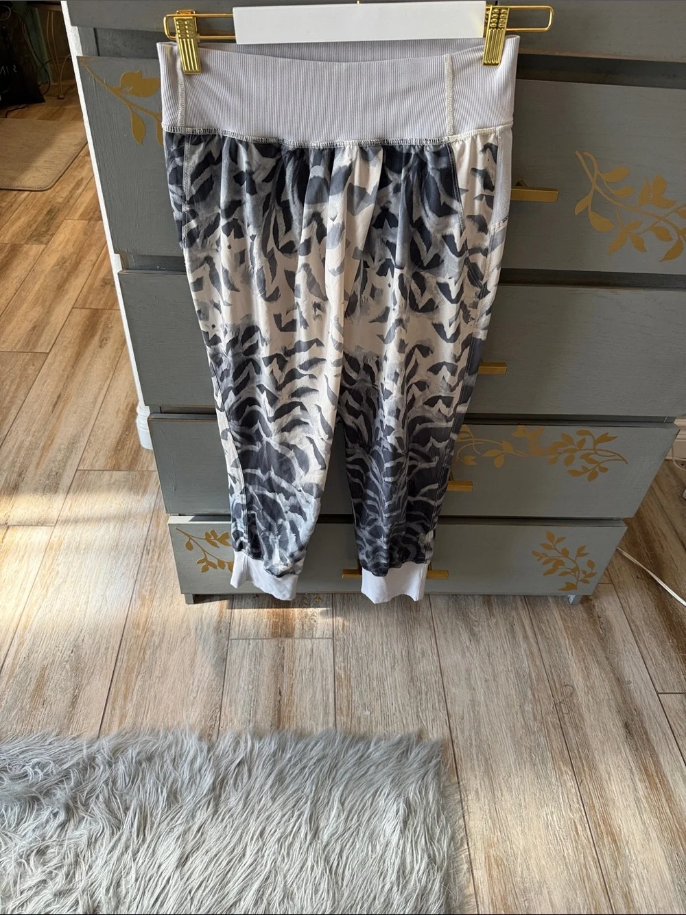 lululemon athletica White and Gray Abstract Print Joggers